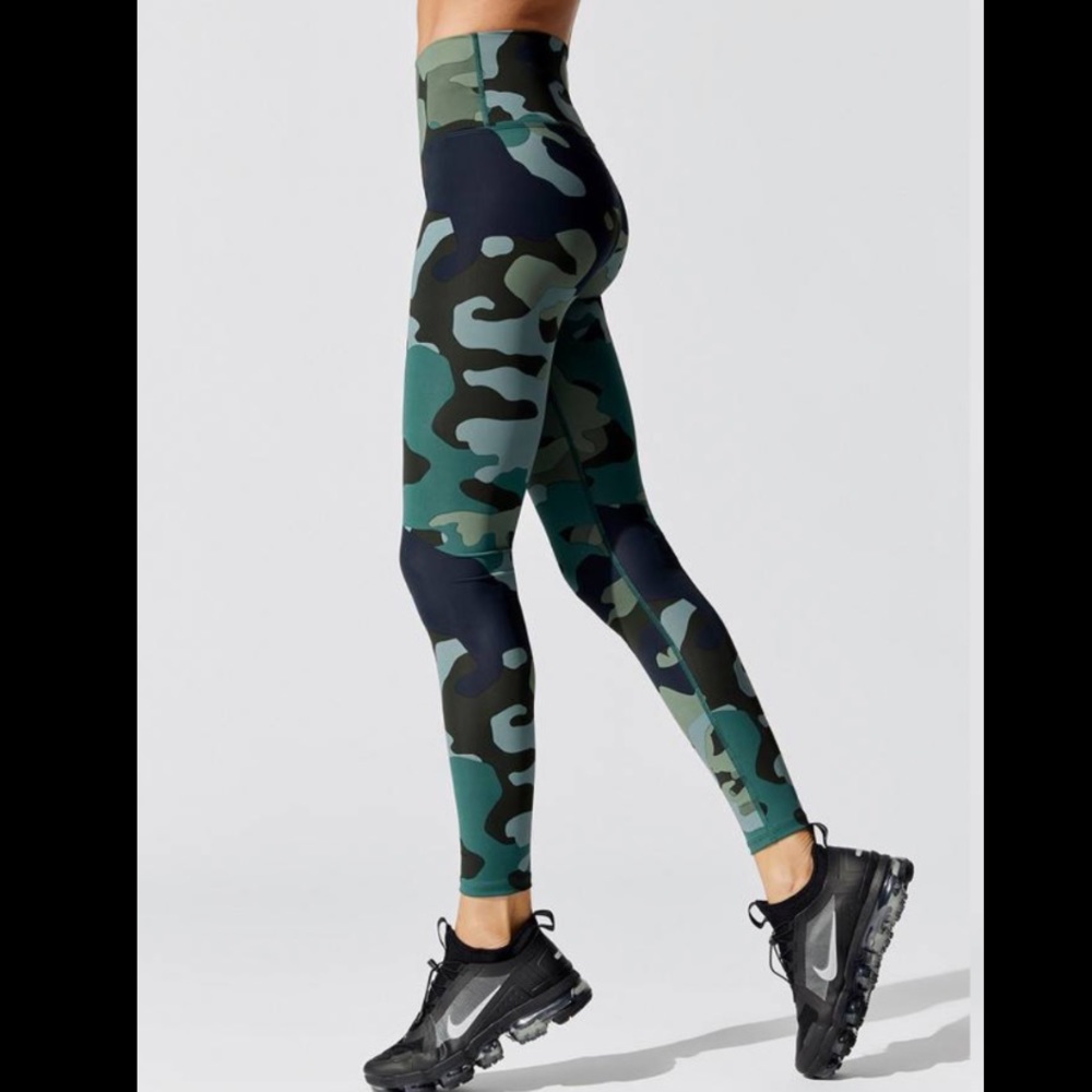 EUC Carbon38 Camo high-rise leggings🎉